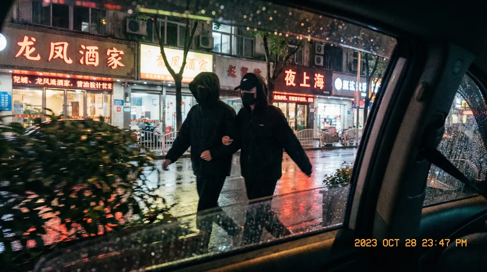 beat365体育官网 - 顶流明星深夜密会现场抓拍照片